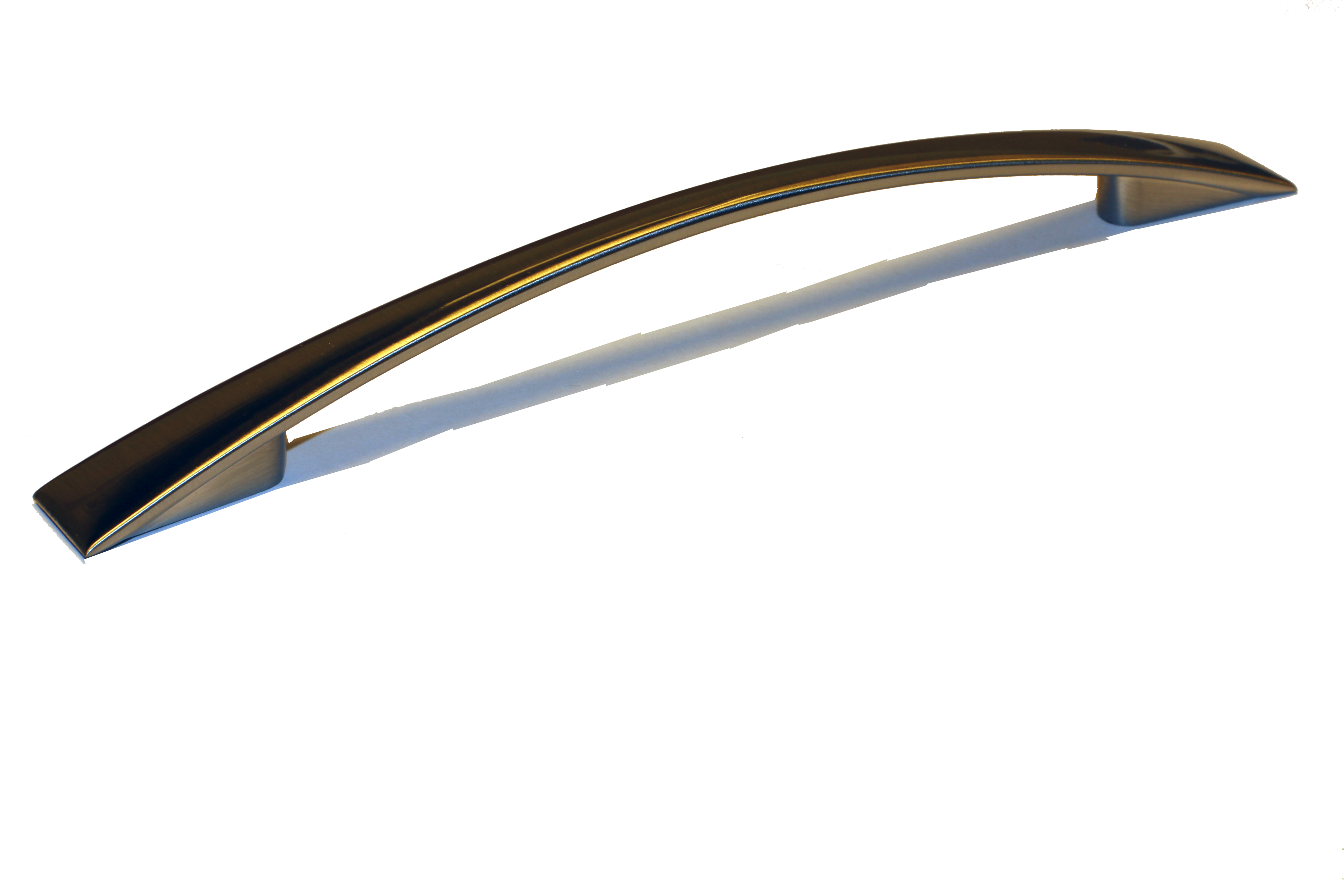 Handtag i stål med klassisk design, elegans och robust konstruktion.