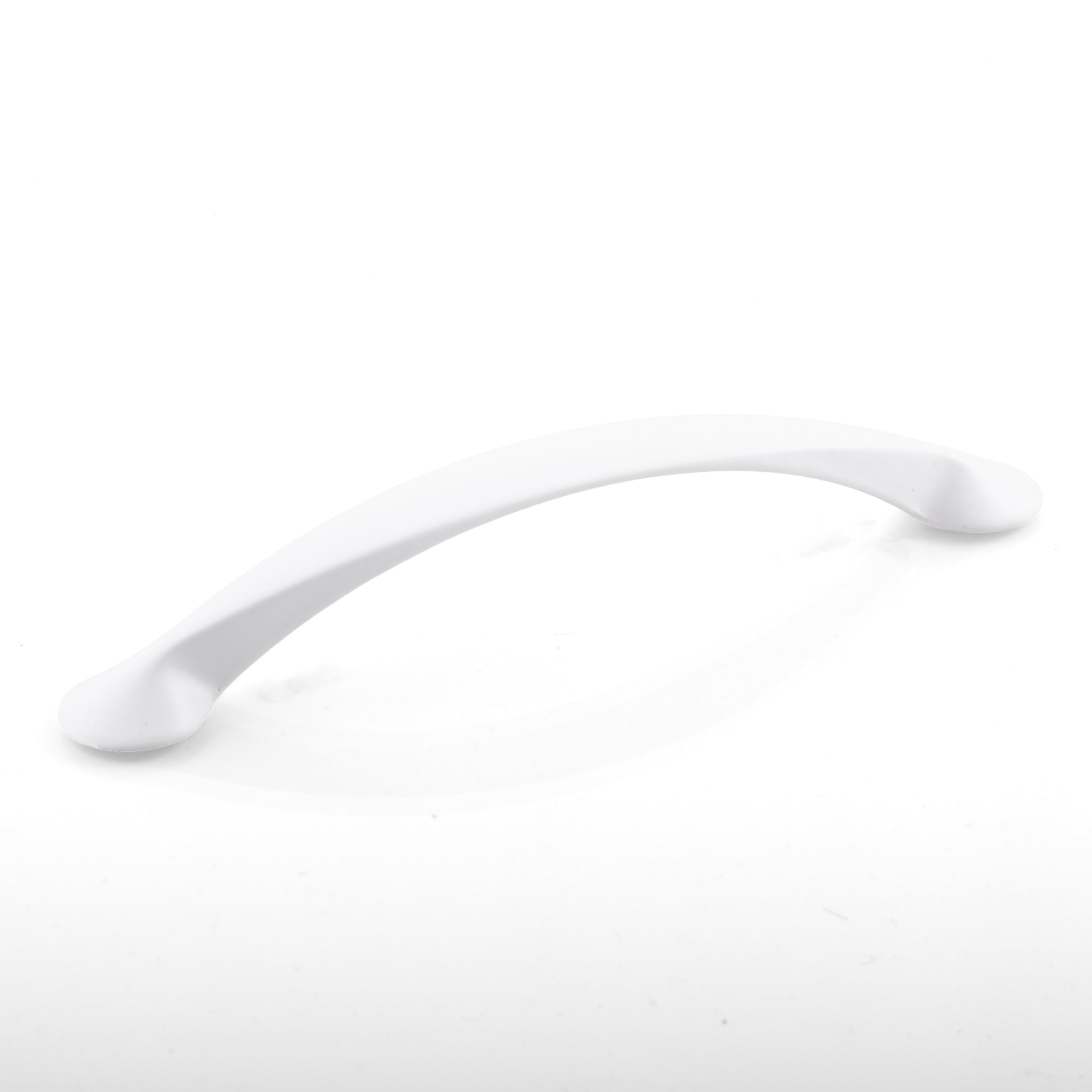 Elegant och funktionell designhandtag med mjuka former i vitt, perfekt för dörrar och skåp.